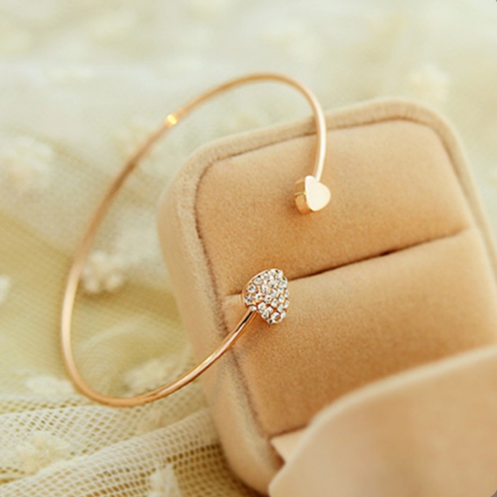 Cuff Bracelet in Gold with Crystal